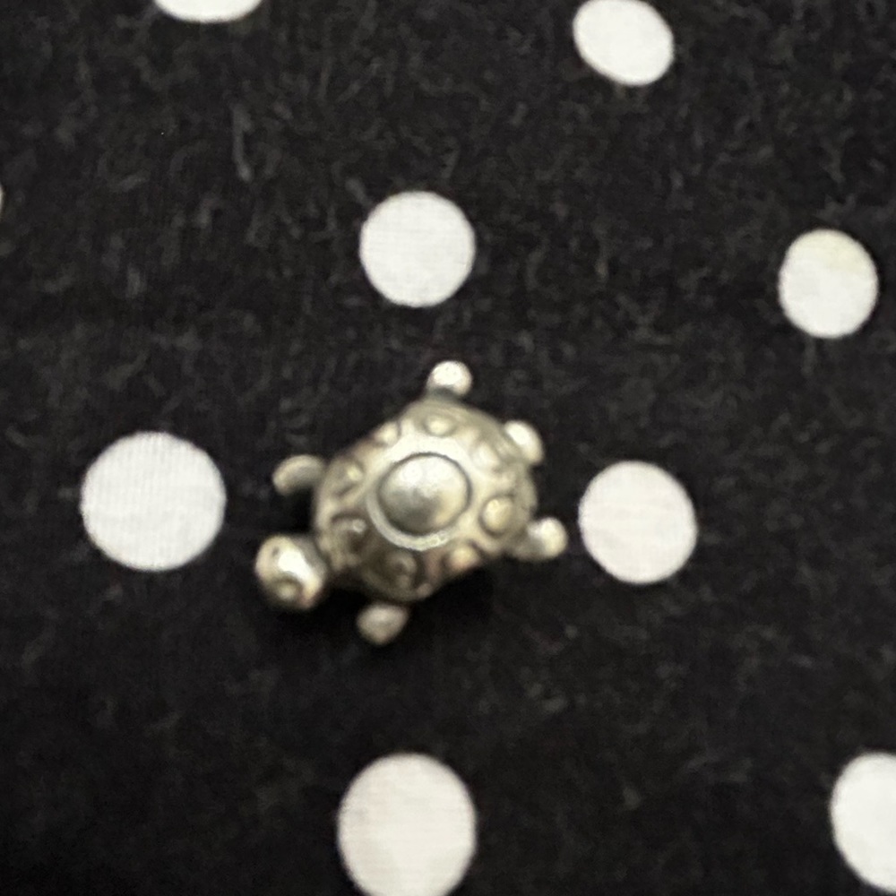 Pandora retired turtle charm